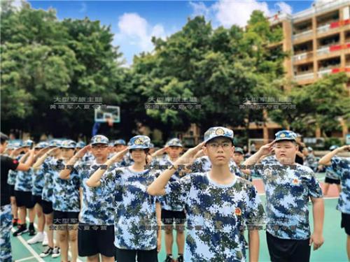 黄埔军瀚特训夏令营与孩子沟通都是听出来的