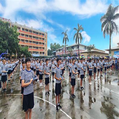 黄埔军瀚特训夏令营手机不是给孩子最好的陪伴