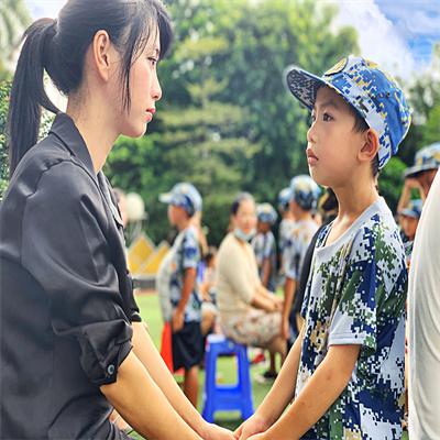 黄埔军瀚特训夏令营孩子爸妈不欠你的