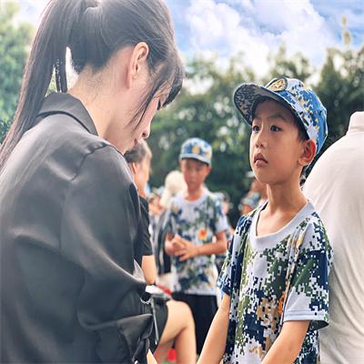 黄埔军瀚特训夏令营影响孩子的成长就是因为爸爸的缺席与妈妈的焦