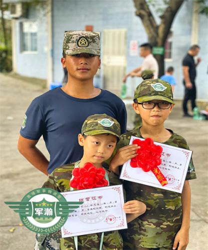 黄埔军事冬令营：铸就钢铁少年魂